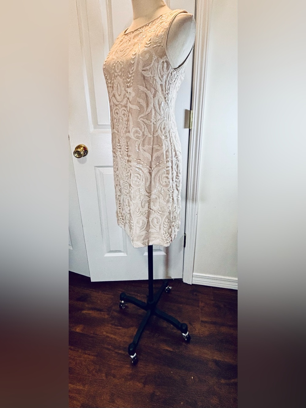 Vince Camuto Embroidered Sequin Shift Dress Floral Embroidery ivory-beige Sz 2 - Picture 5 of 10